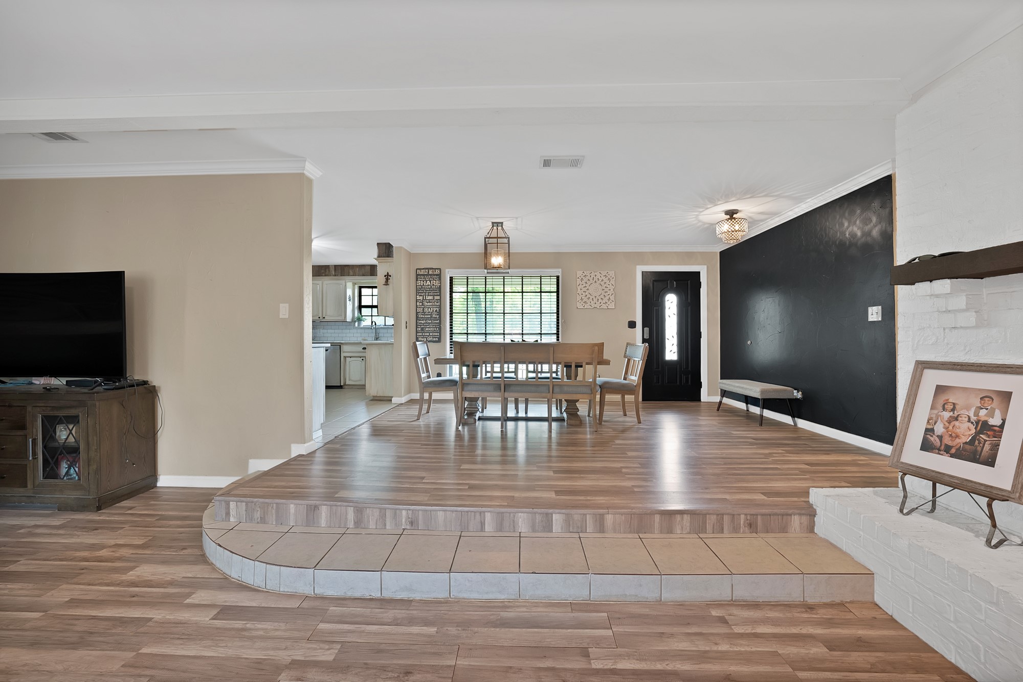 126 Oak Lane Burleson TX 76028