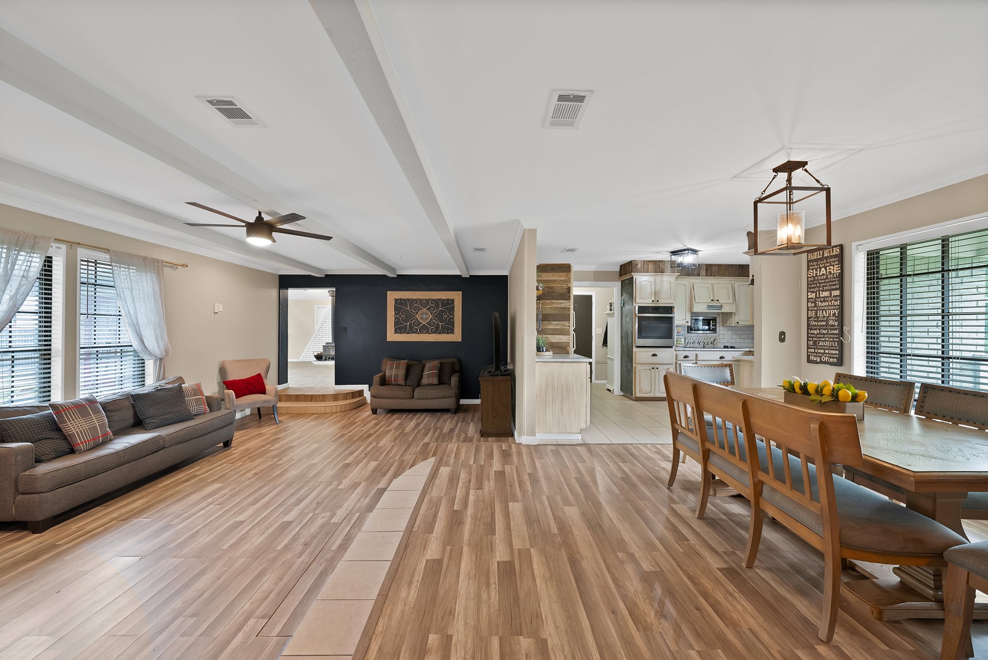 126 Oak Lane Burleson TX 76028
