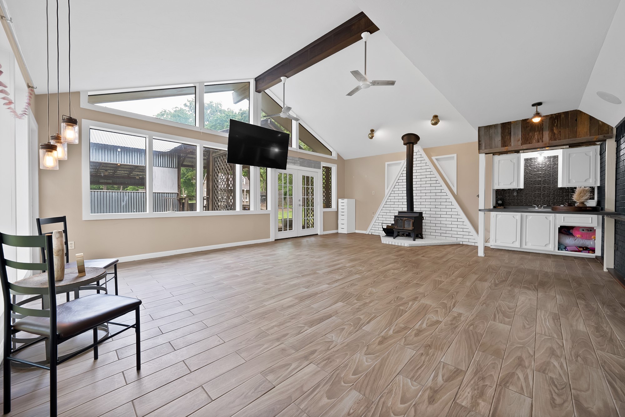 126 Oak Lane Burleson TX 76028