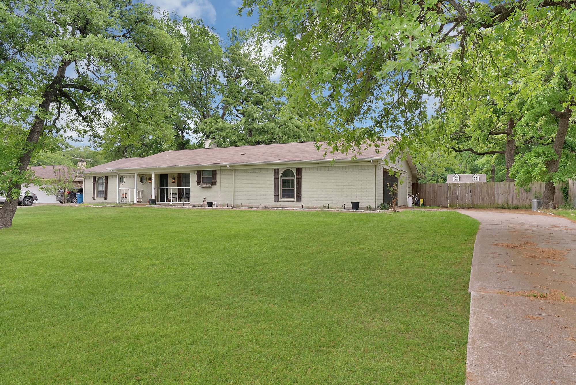 126 Oak Lane Burleson TX 76028
