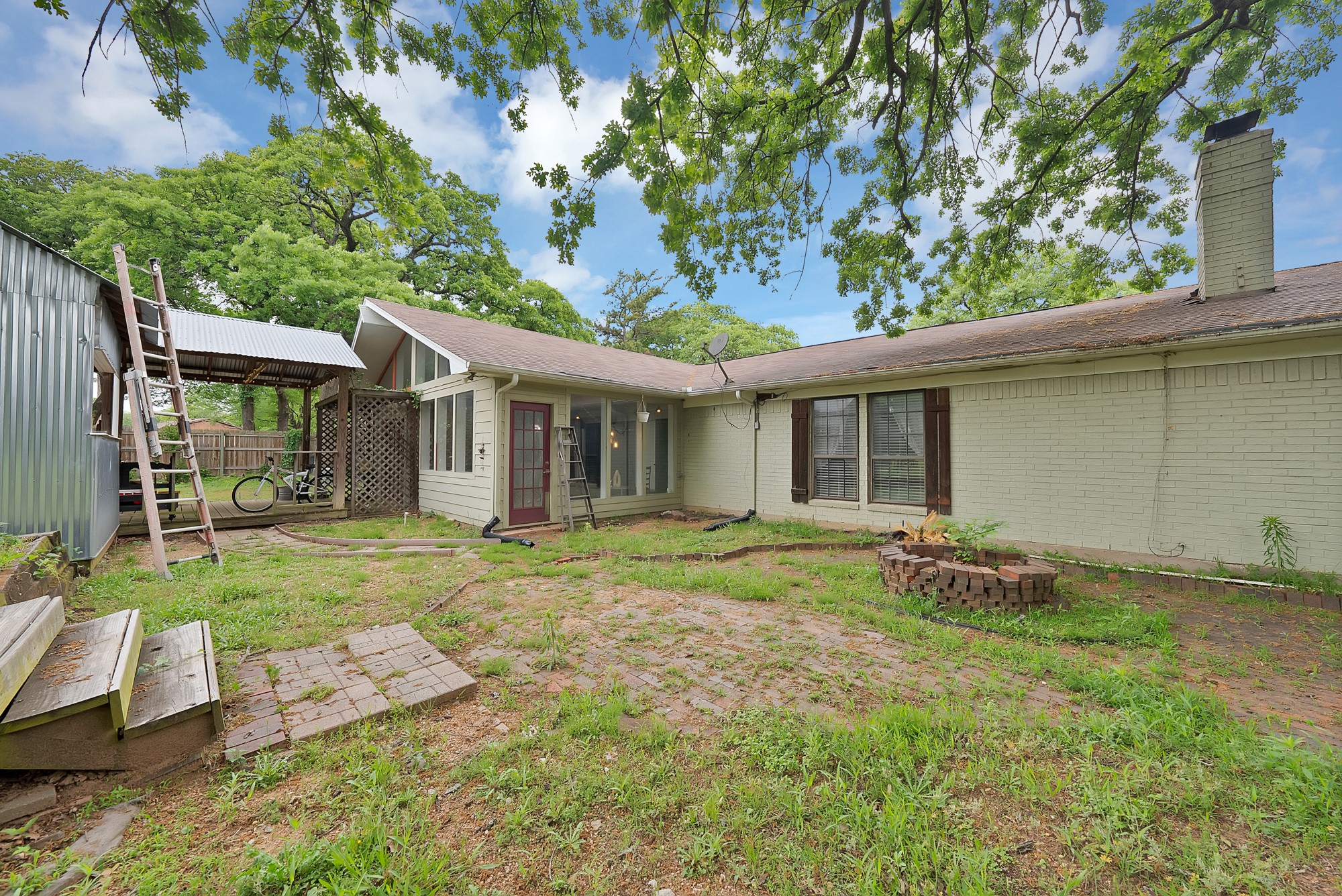 126 Oak Lane Burleson TX 76028