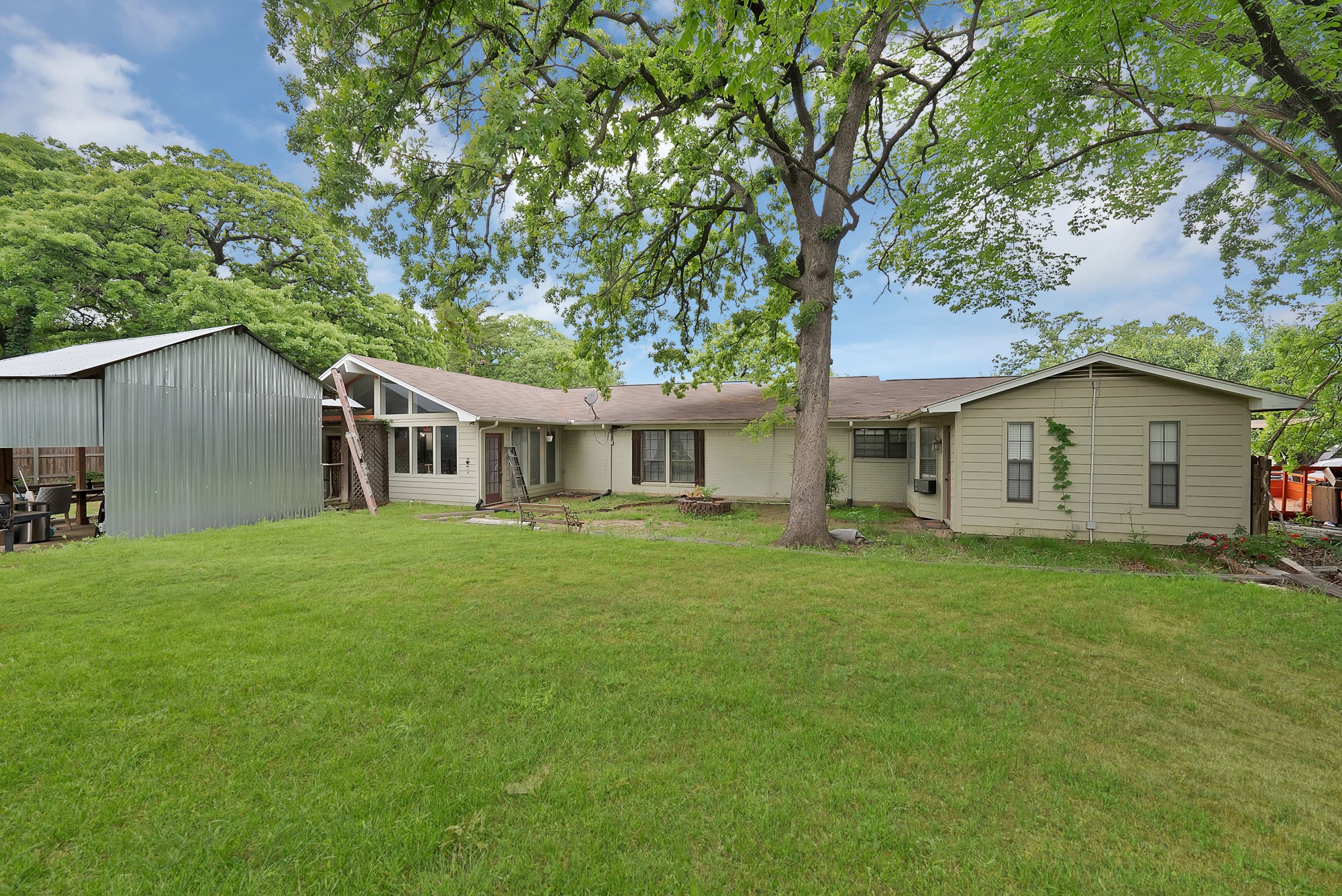 126 Oak Lane Burleson TX 76028