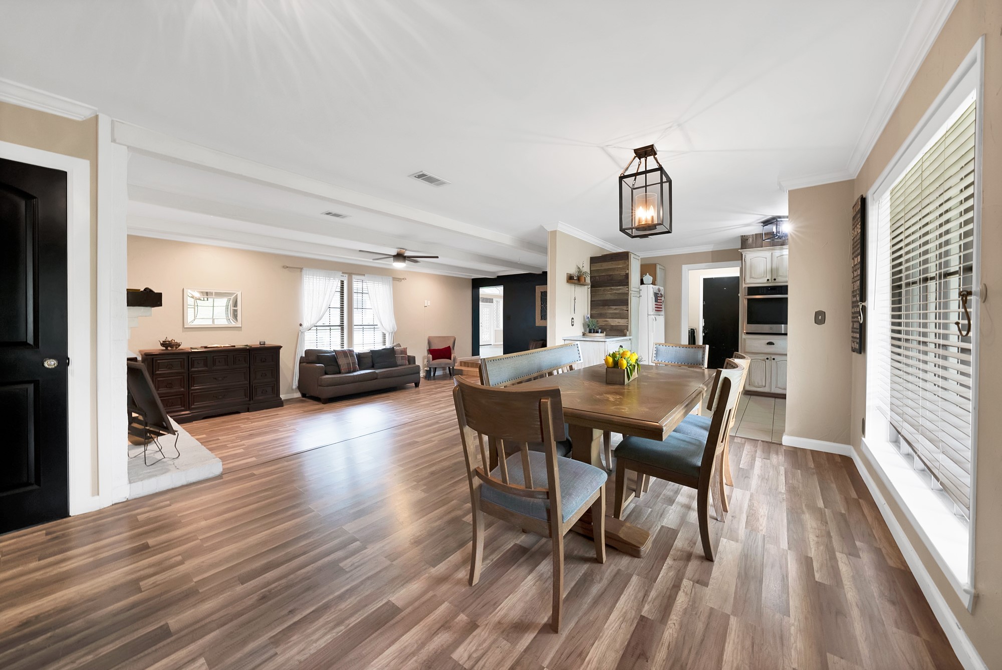 126 Oak Lane Burleson TX 76028