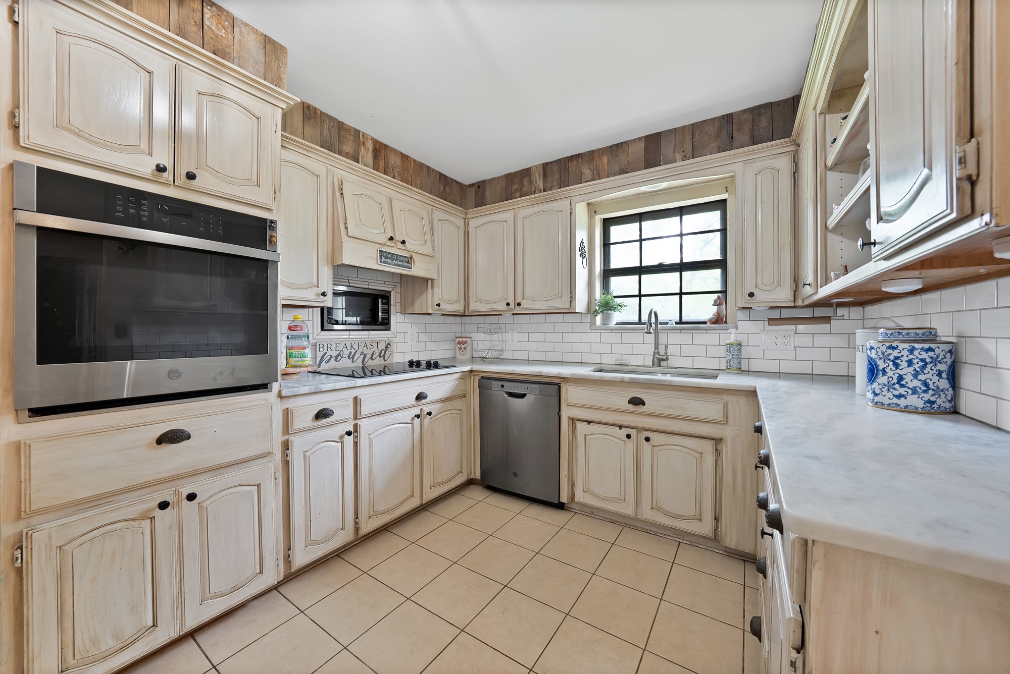126 Oak Lane Burleson TX 76028