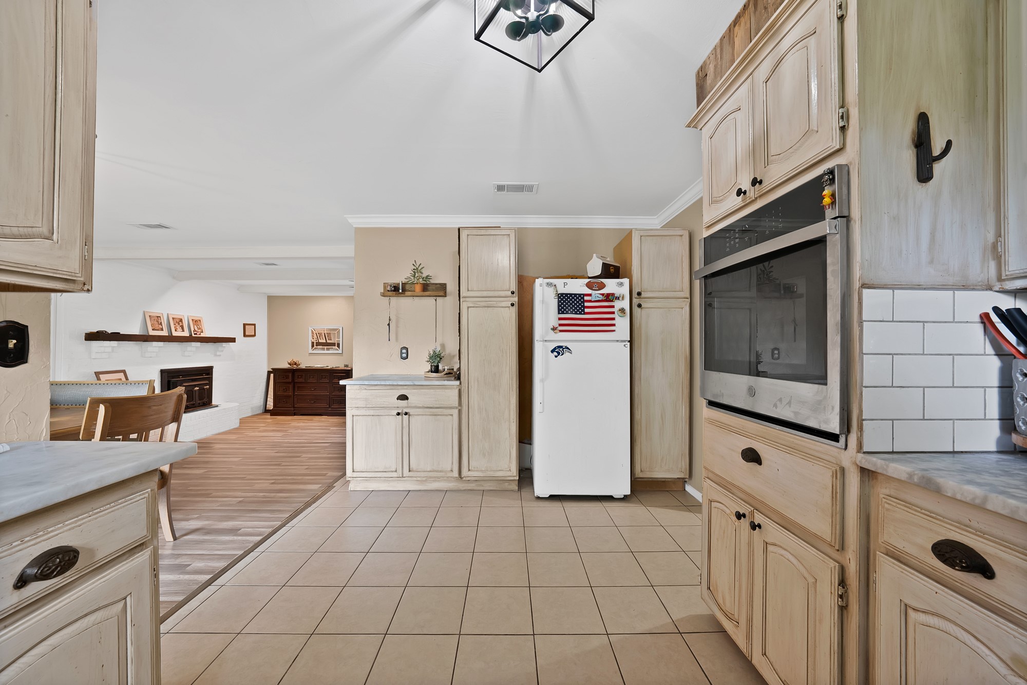 126 Oak Lane Burleson TX 76028