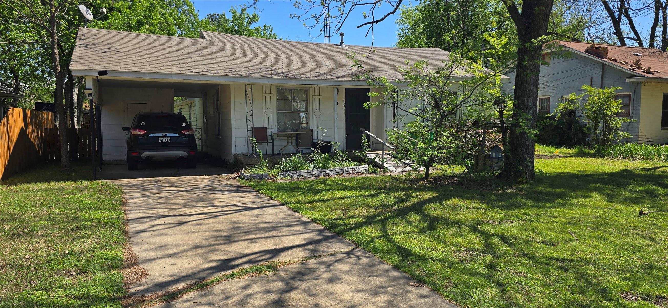 1006 S Grand Avenue Gainesville TX 76240