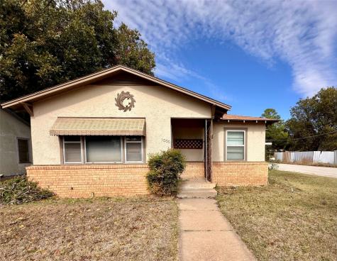 1000 W Custer Street Seymour TX 76380