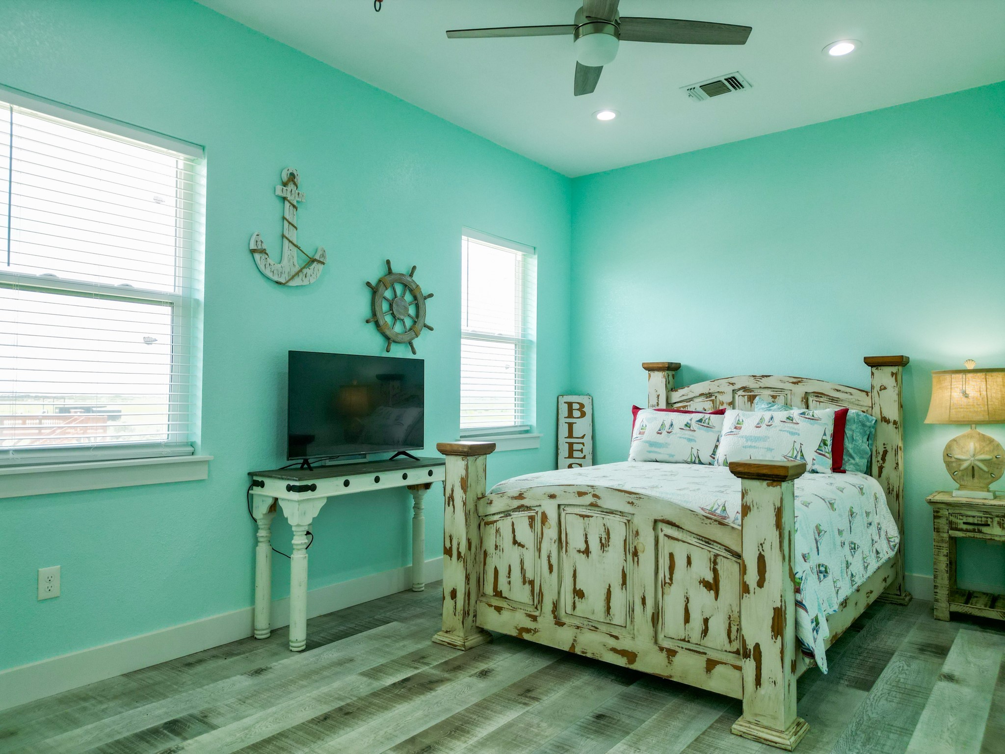 904 W Polk Avenue Port O Connor TX 77982
