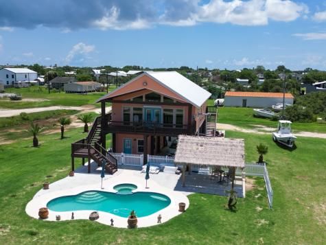 904 W Polk Avenue Port O Connor TX 77982