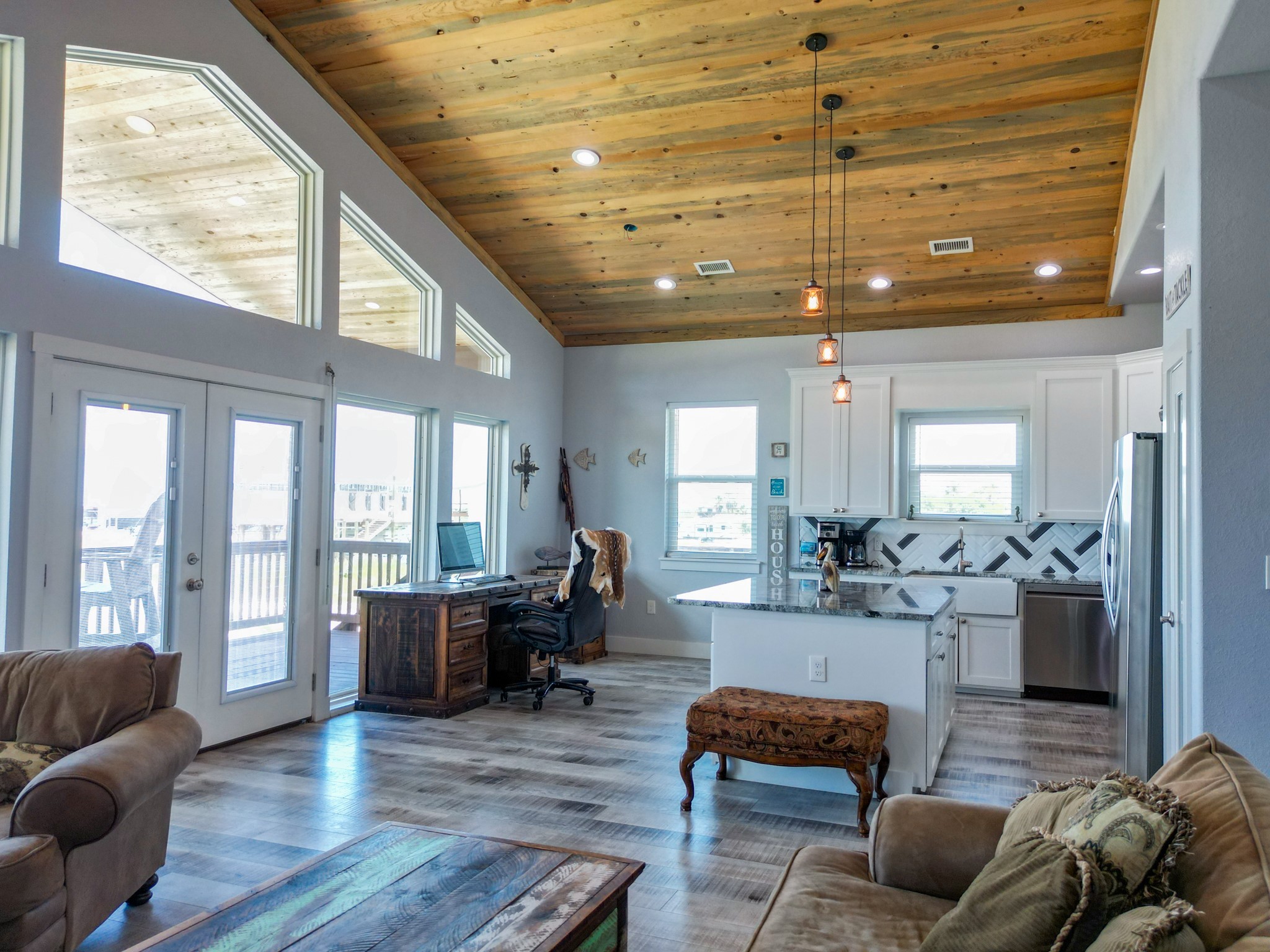 904 W Polk Avenue Port O Connor TX 77982