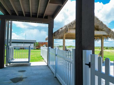 904 W Polk Avenue Port O Connor TX 77982
