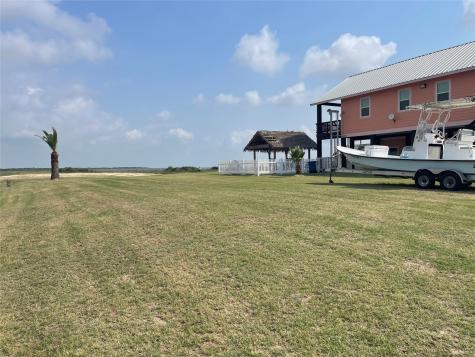 904 W Polk Avenue Port O Connor TX 77982