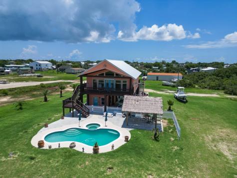 904 W Polk Avenue Port O Connor TX 77982