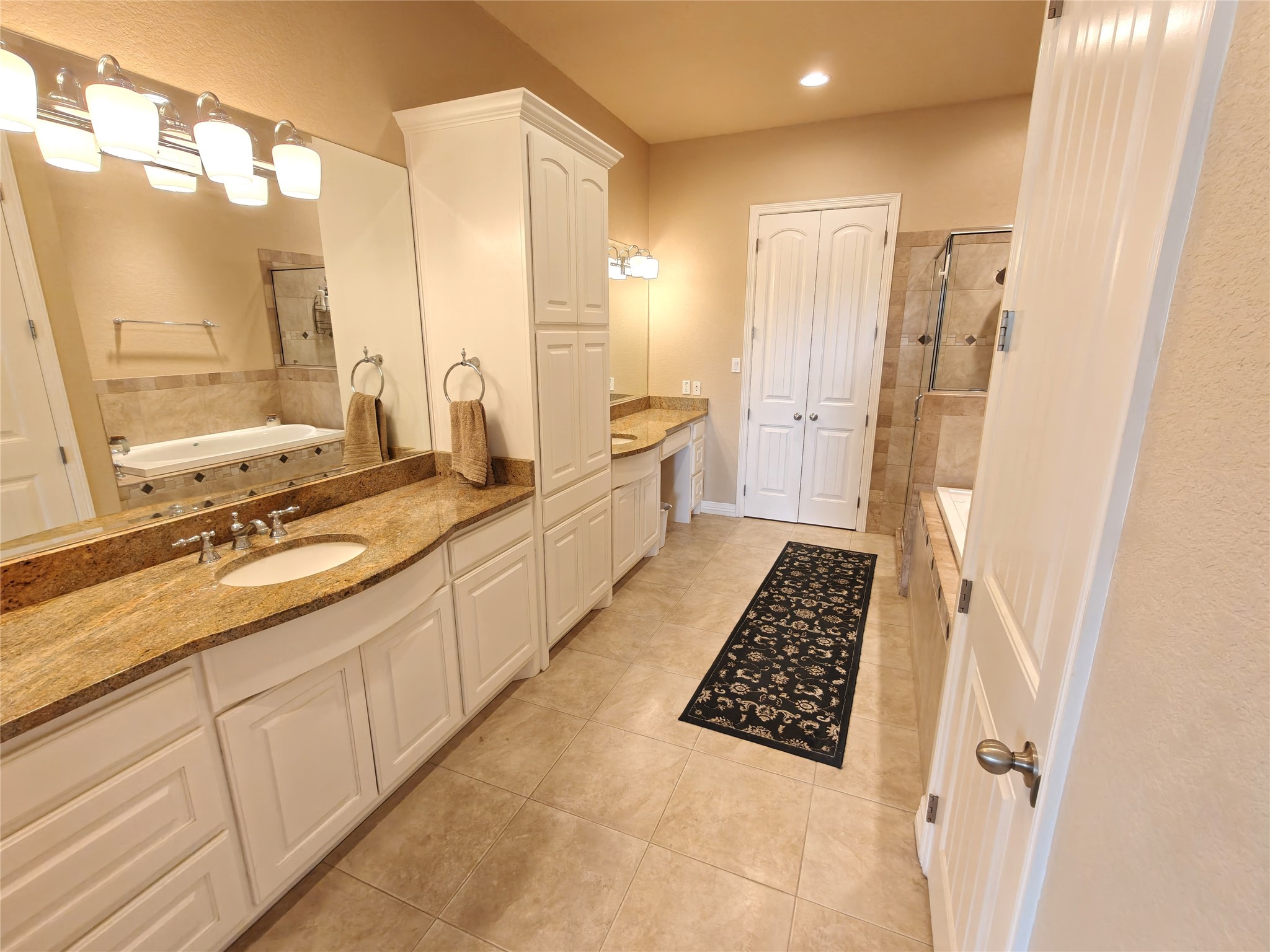 2541 Vineyard Drive Granbury TX 76048