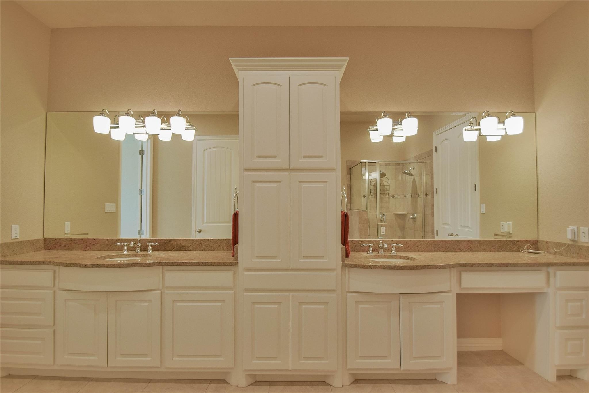 2541 Vineyard Drive Granbury TX 76048