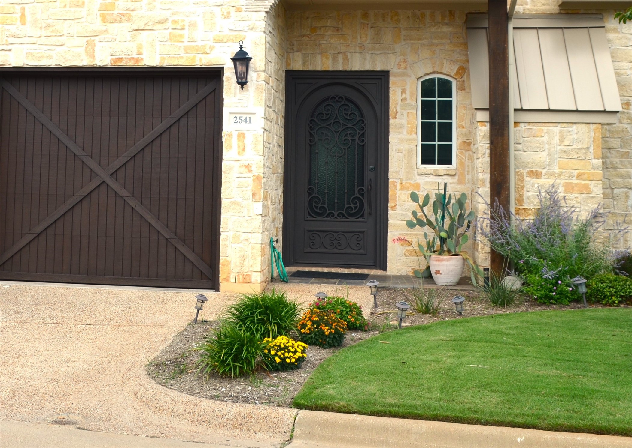 2541 Vineyard Drive Granbury TX 76048