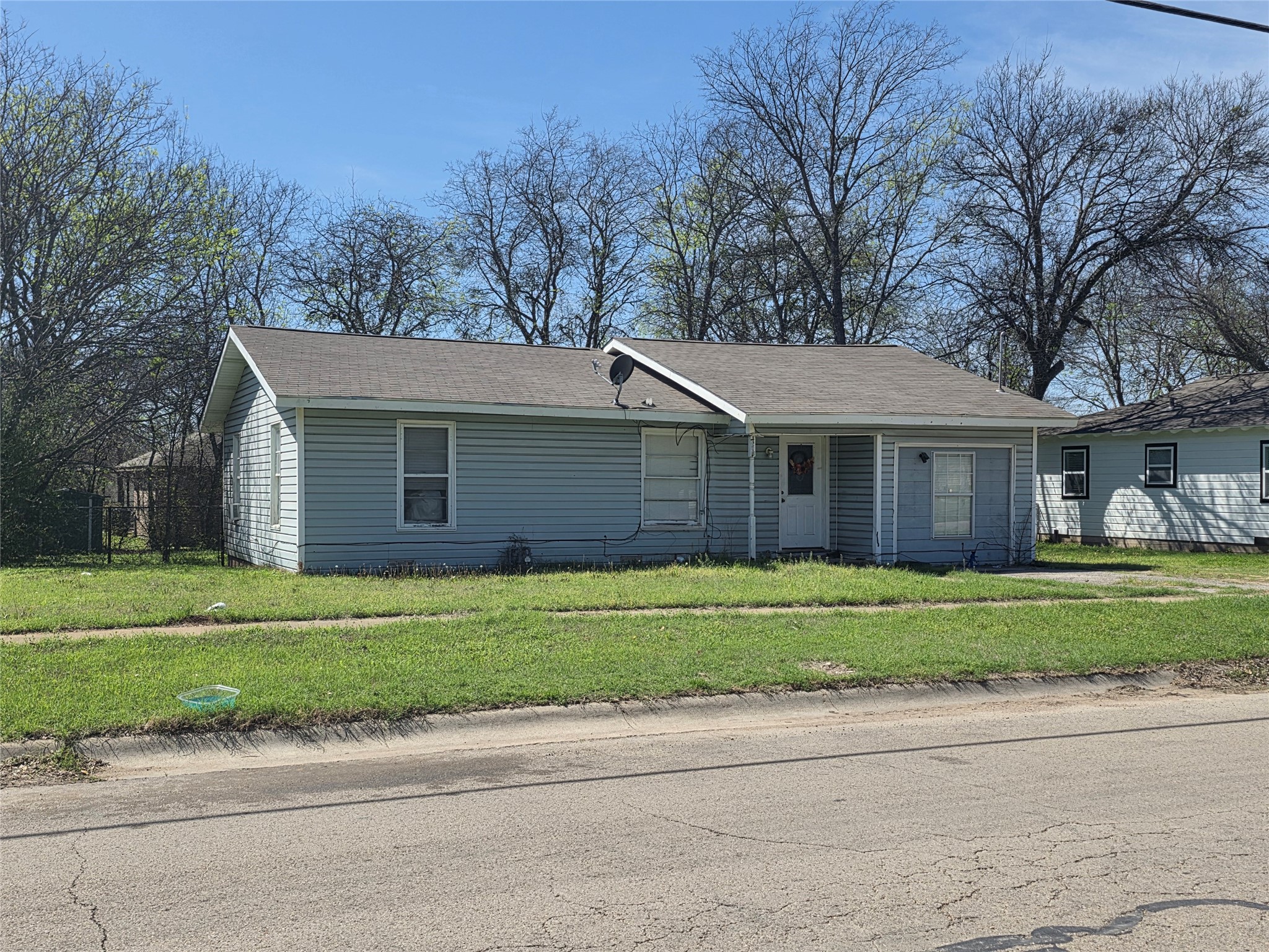 1205 N Anglin Street Cleburne TX 76031