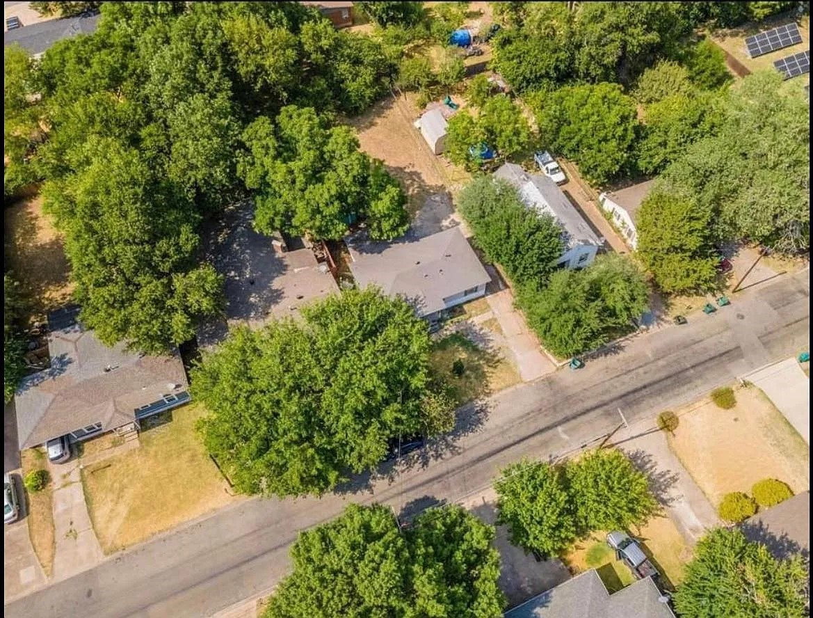 1529 E King Street Sherman TX 75090
