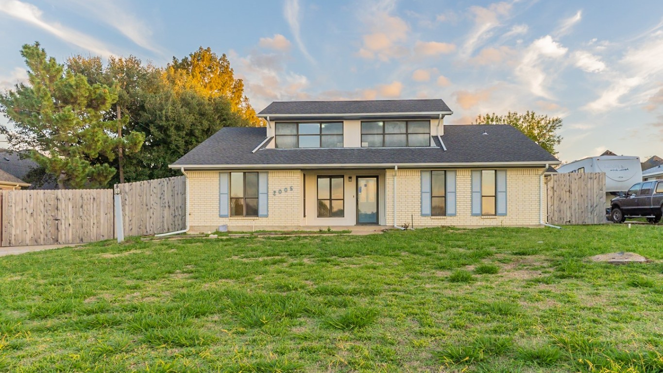 2005 W Baldridge Street Ennis TX 75119