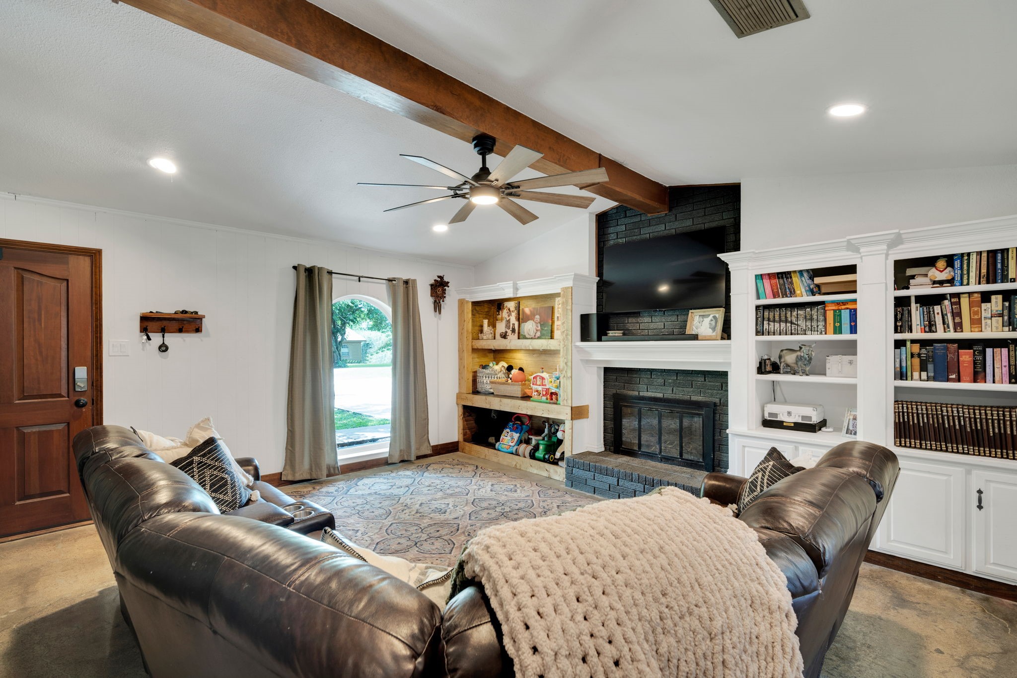 605 W 3rd Street Maypearl TX 76064