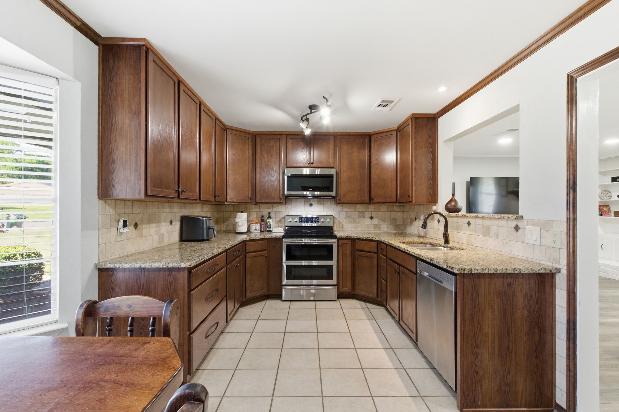 8516 Crestview Drive North Richland Hills TX 76182