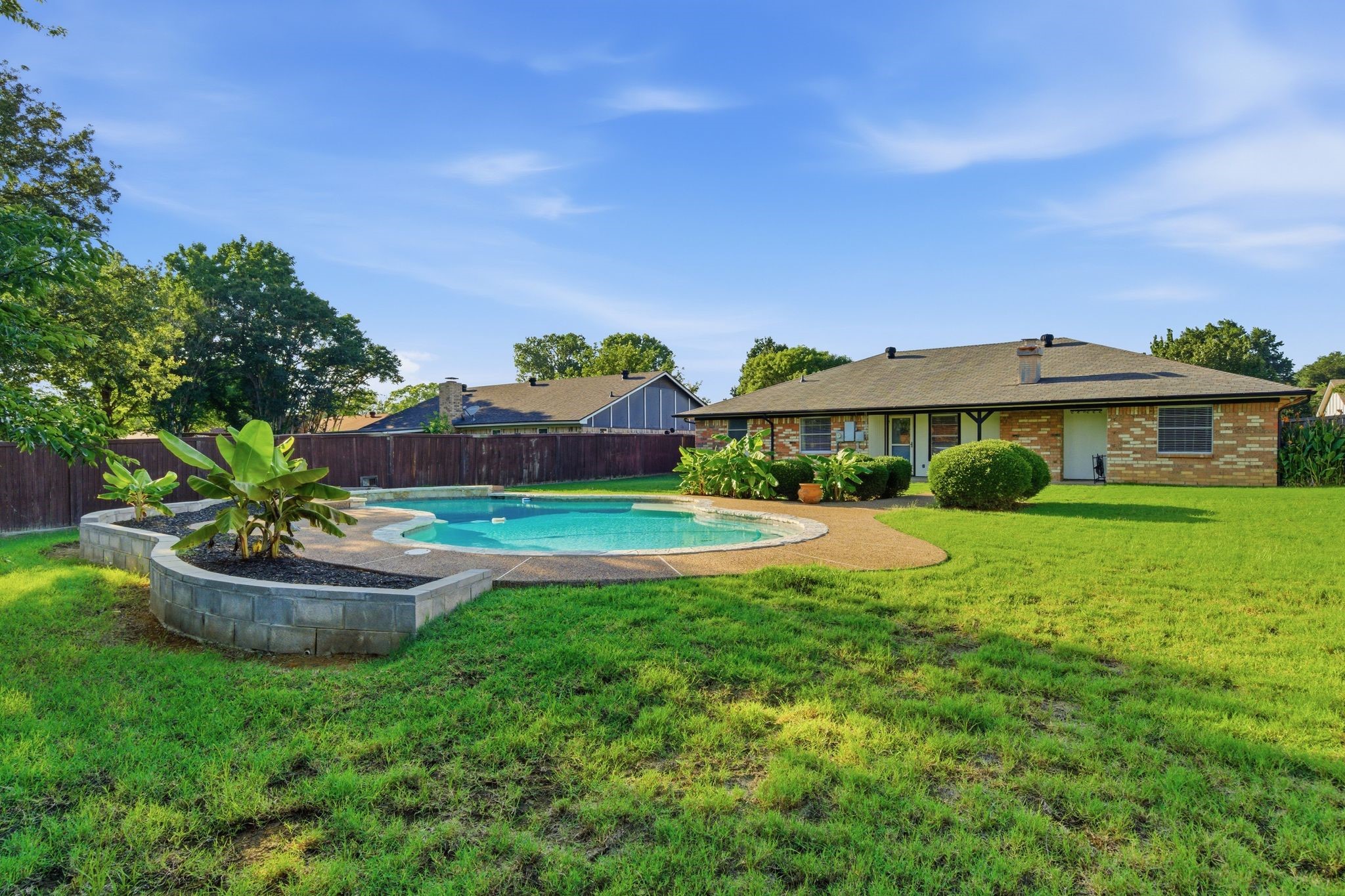 8516 Crestview Drive North Richland Hills TX 76182