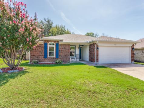 7121 Woodhinge Drive Benbrook TX 76126