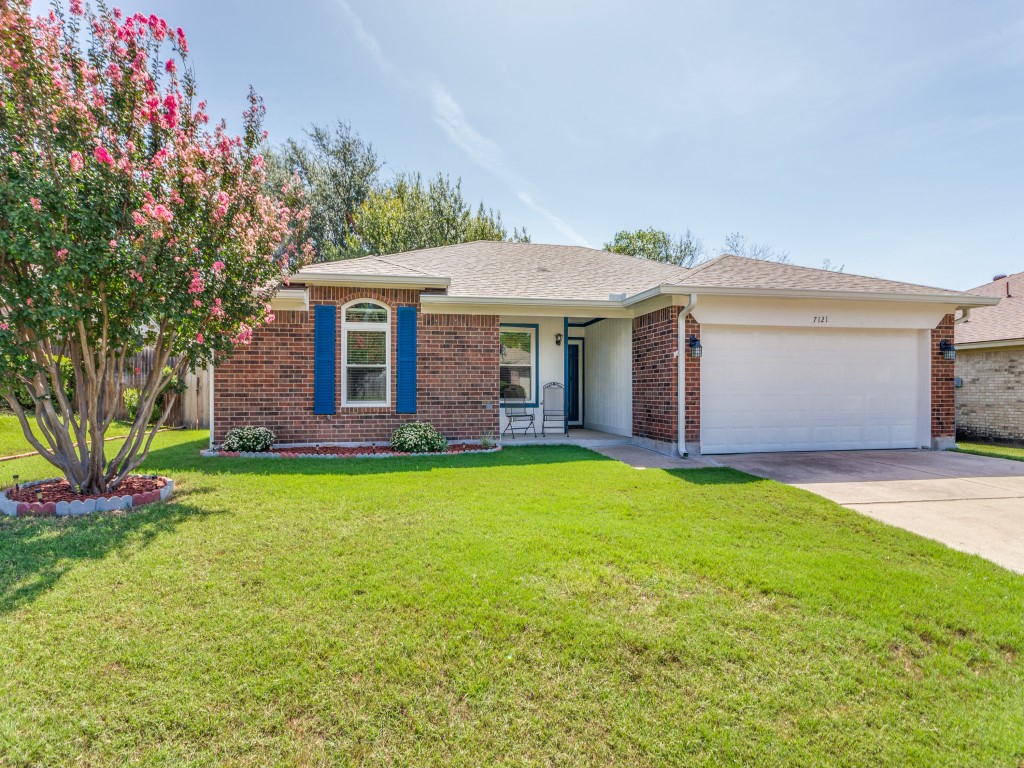 7121 Woodhinge Drive Benbrook TX 76126