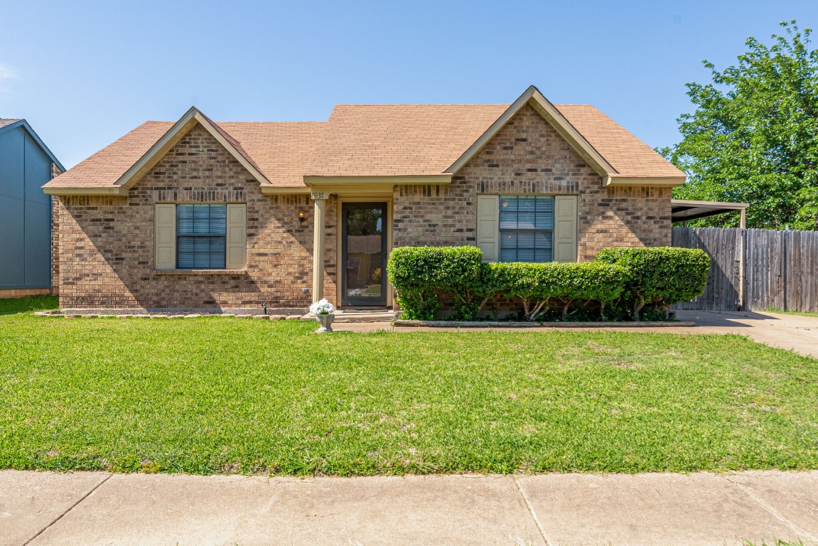 6937 Sunflower Circle S Fort Worth TX 76120