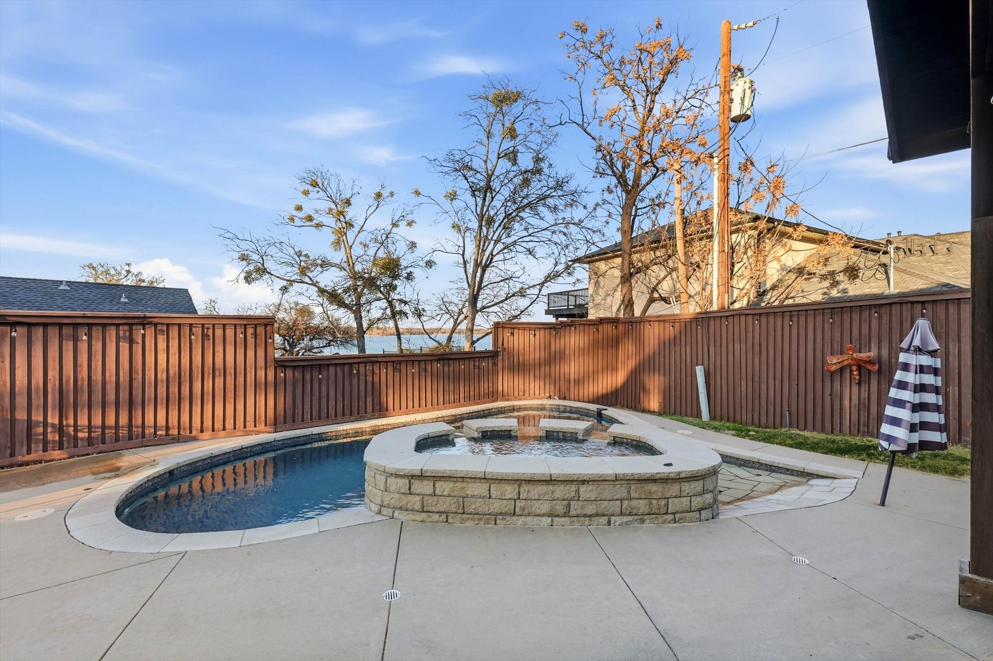 6 Horseshoe Drive Highland Village TX 75077