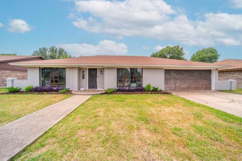 912 Arrow Wood Street Benbrook TX 76126