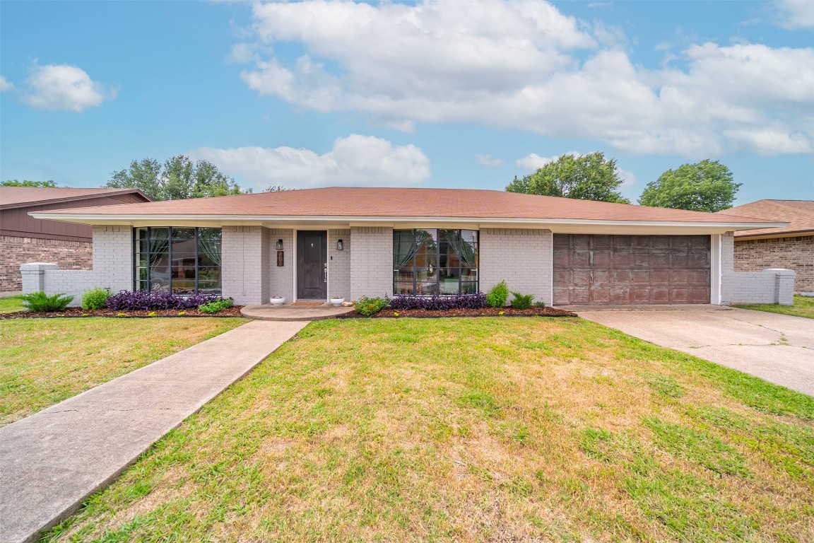912 Arrow Wood Street Benbrook TX 76126