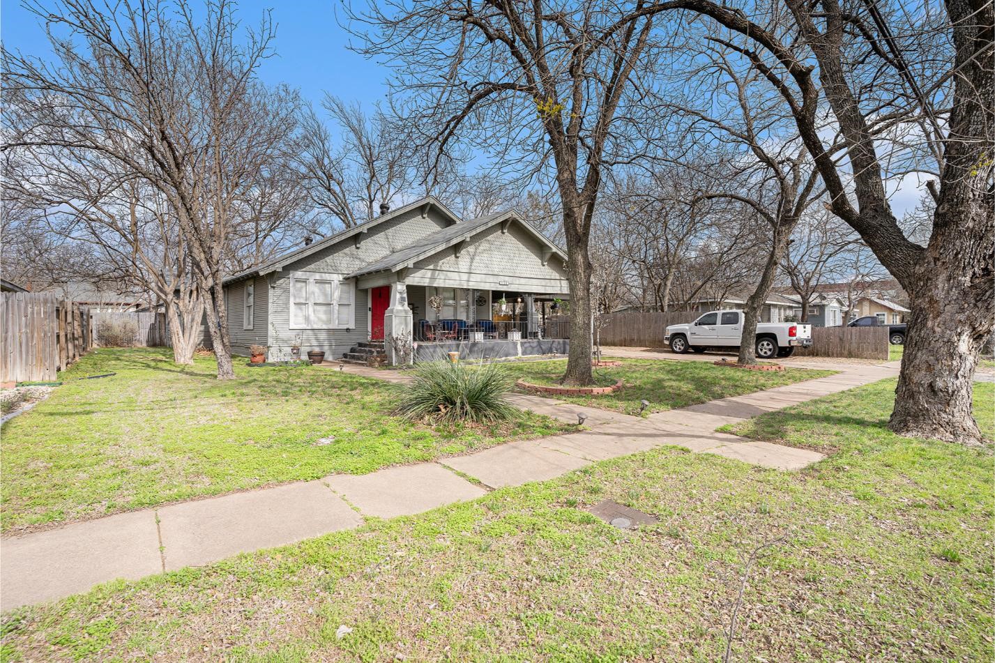 1124 North Anglin Street Cleburne TX 76031