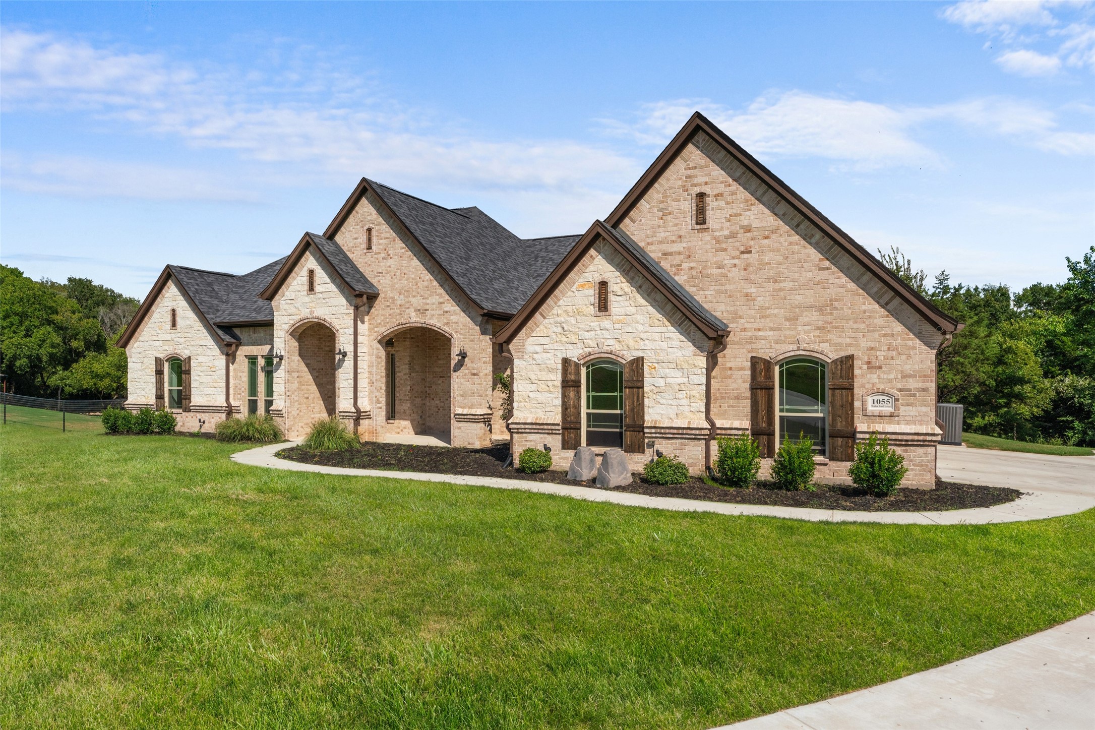 1055 Meadow Wood Terrace Azle TX 76020