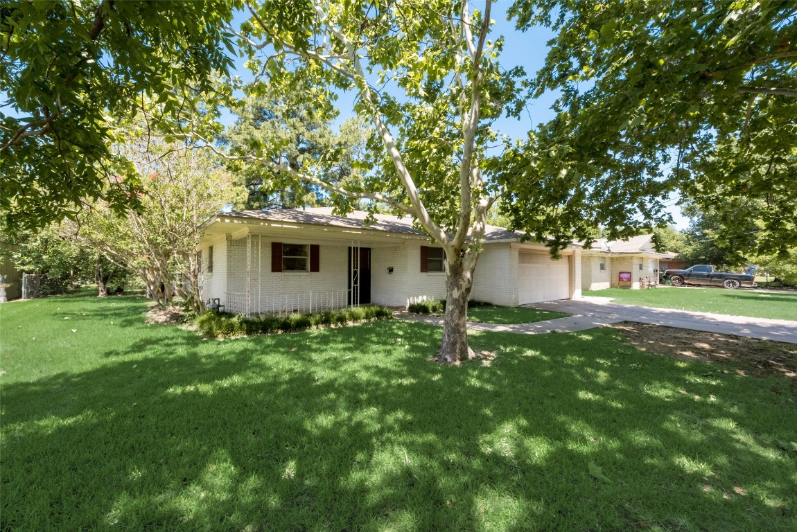 1111 Elmwood Street Gainesville TX 76240