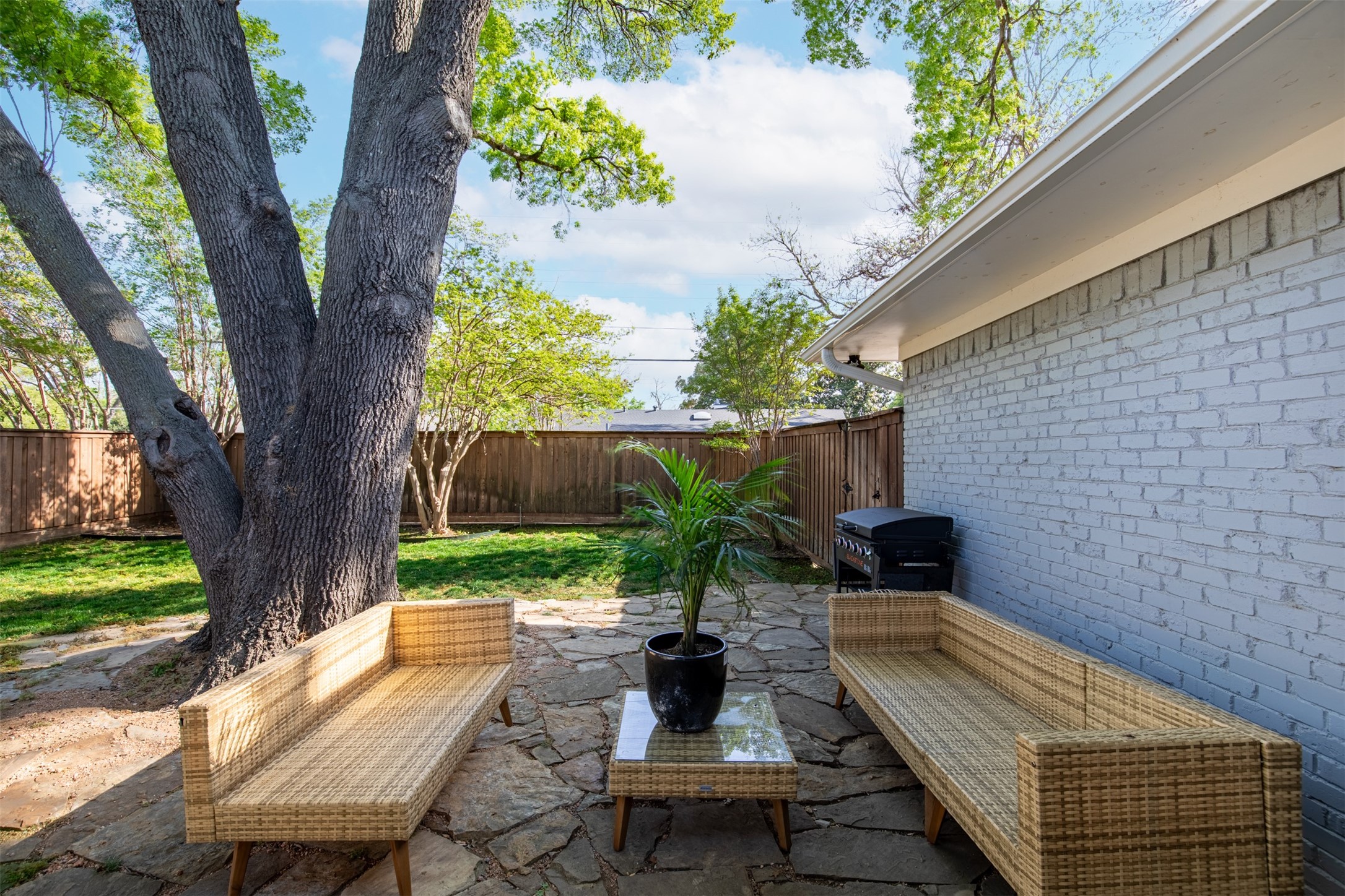 3368 Merrell Road Dallas TX 75229