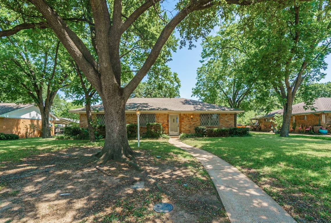 829 Yorkshire Drive Grand Prairie TX 75050