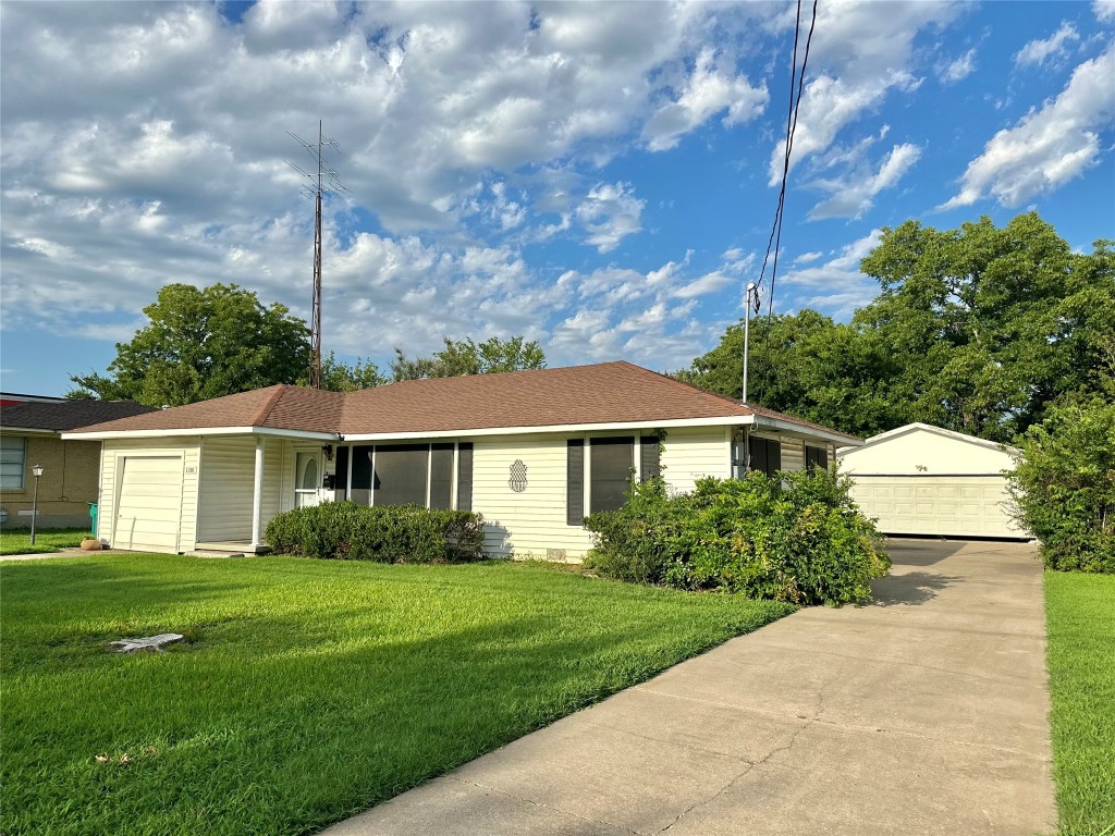 1310 N Howeth Street Gainesville TX 76240