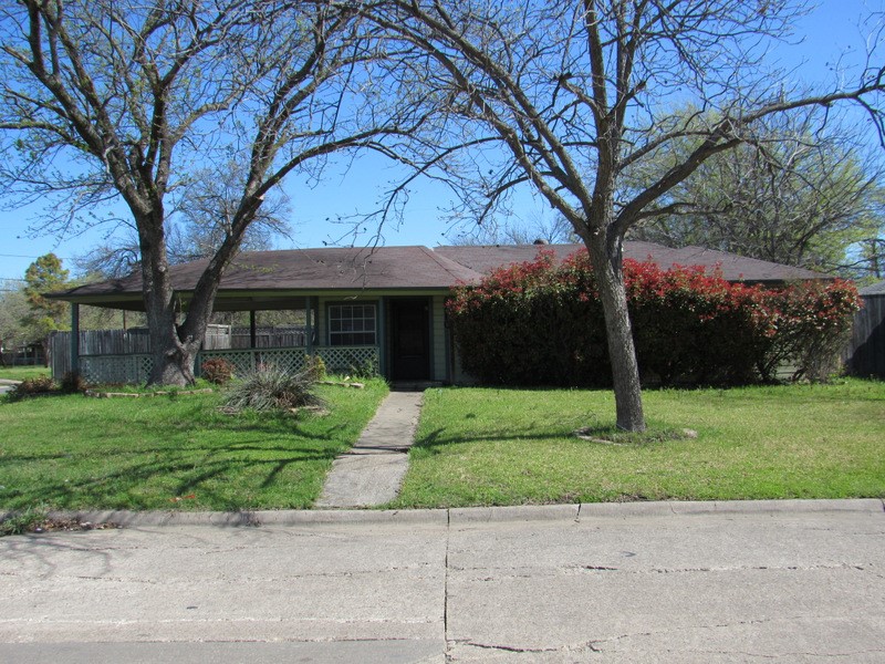 710 Cherokee Trace Grand Prairie TX 75051