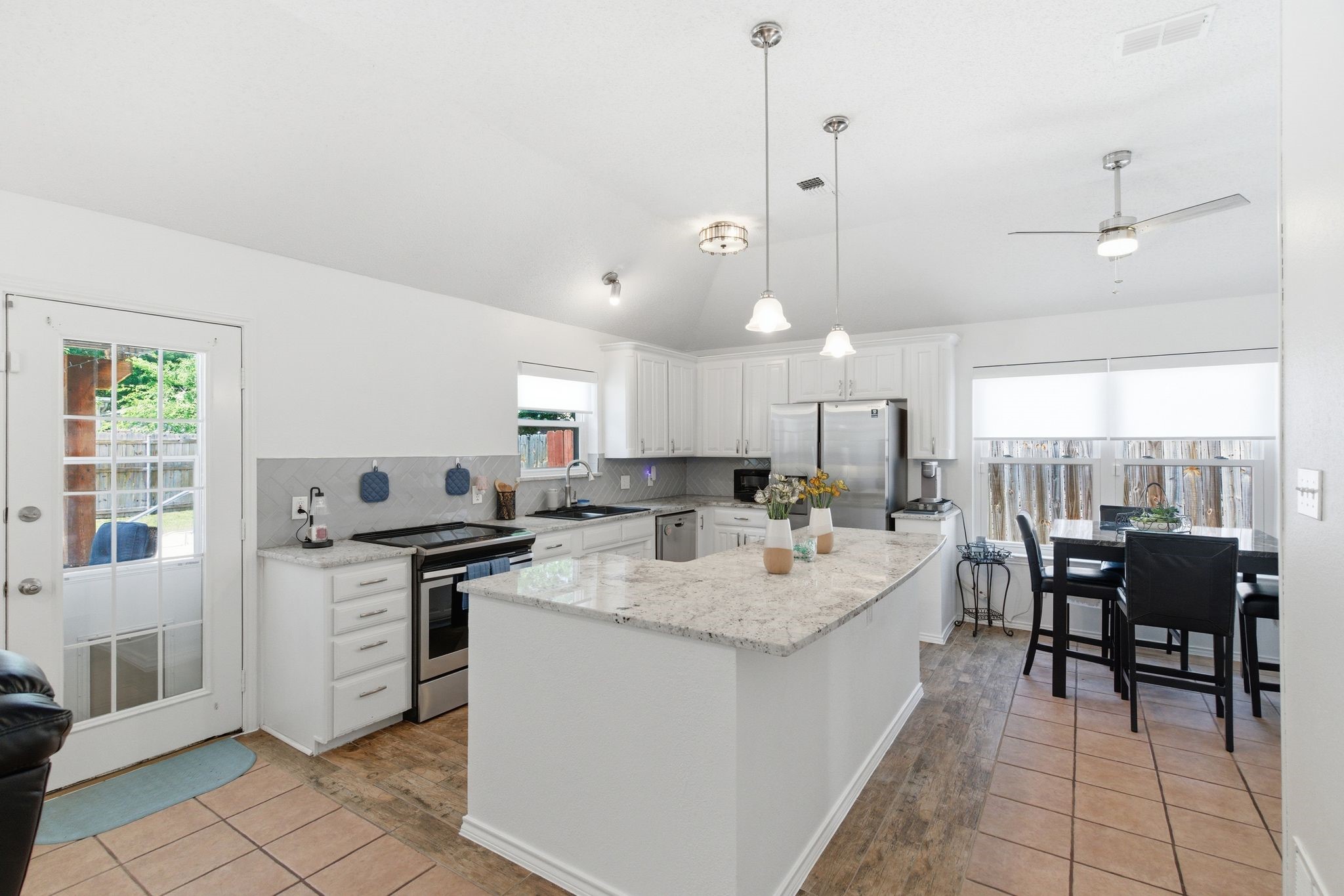 6825 Wooddale Drive Watauga TX 76148