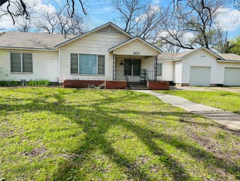 203 N Avenue H Clifton TX 76634