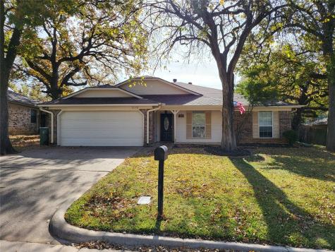 2110 Reverchon Drive Arlington TX 76017