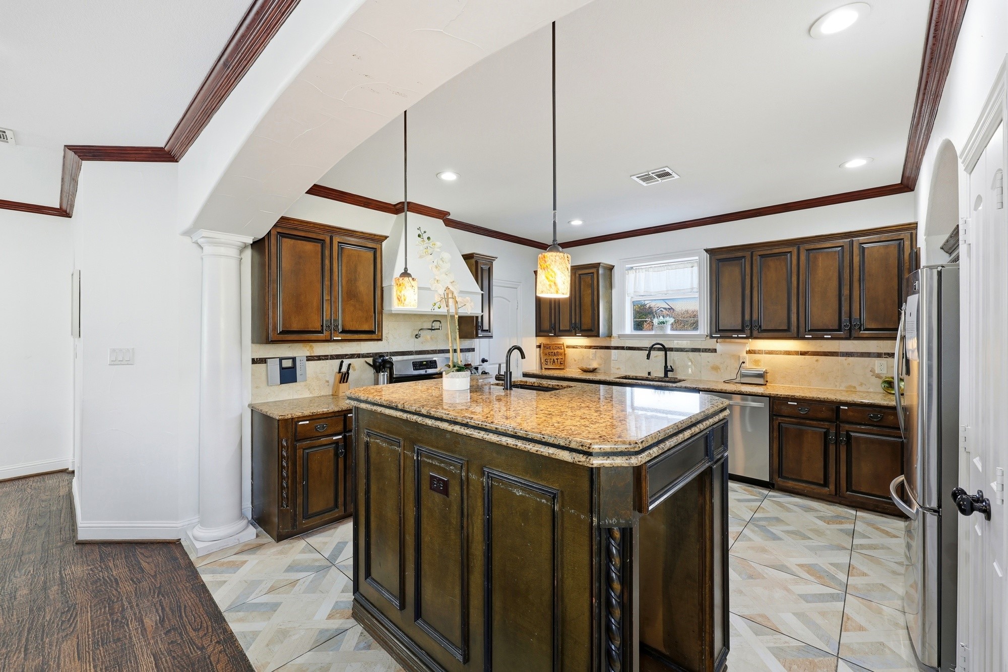 5102 Mission Avenue Dallas TX 75206