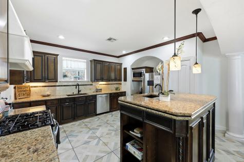5102 Mission Avenue Dallas TX 75206