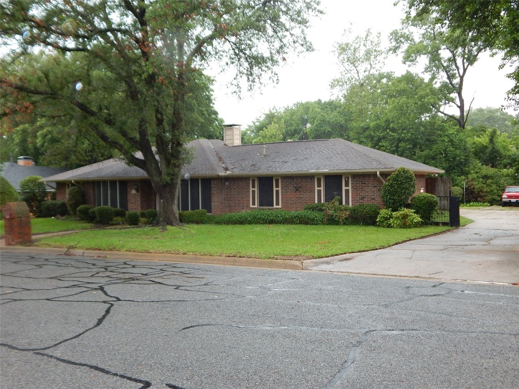 707 Briarwood Drive Denison TX 75020