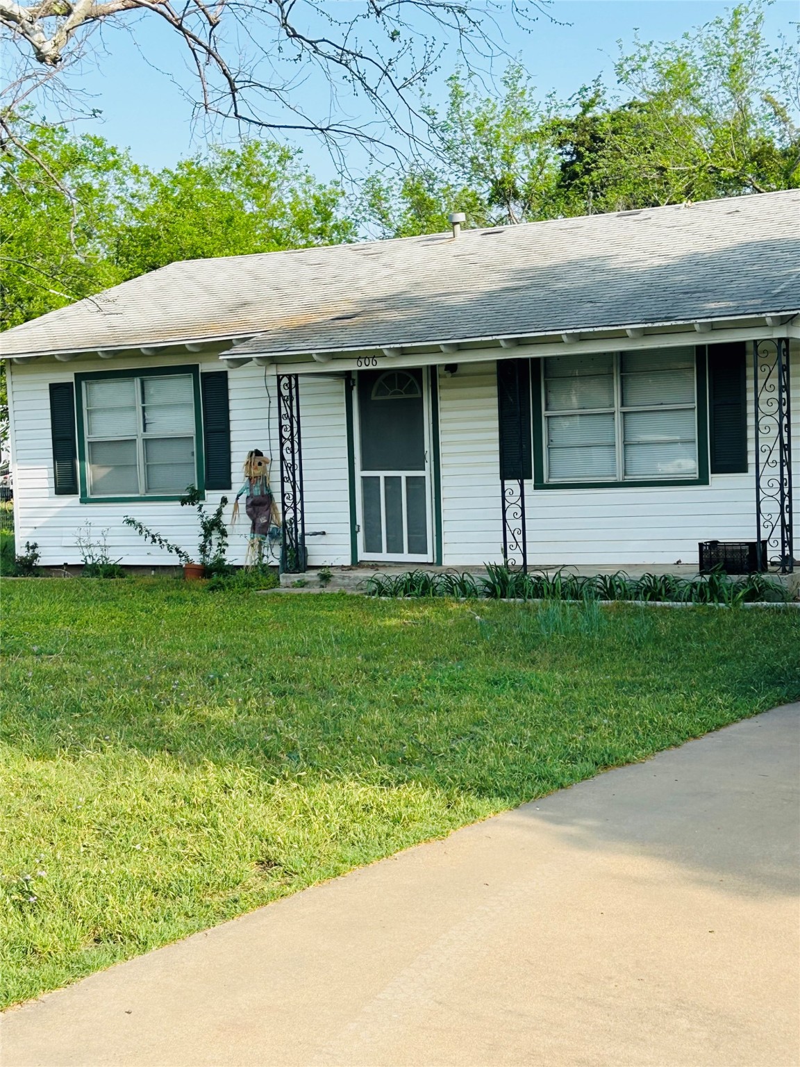 606 W Roosevelt Avenue Whitney TX 76692