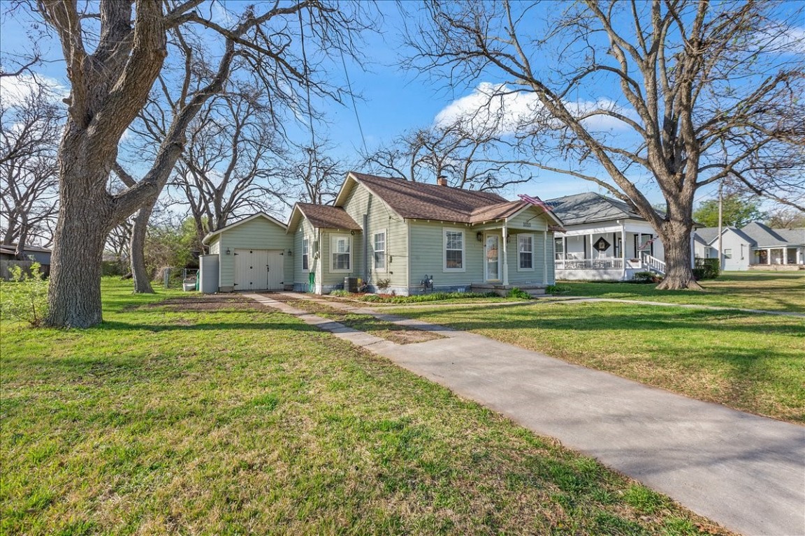 1010 W 11th Street Clifton TX 76634