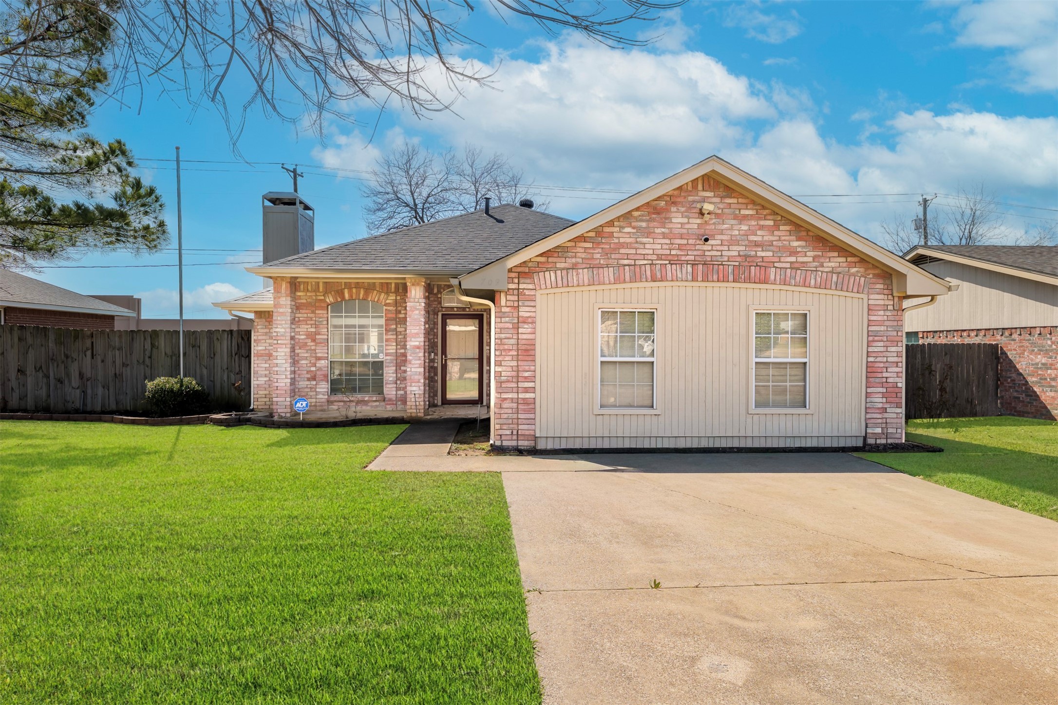 709 Raywood Drive Grand Prairie TX 75052