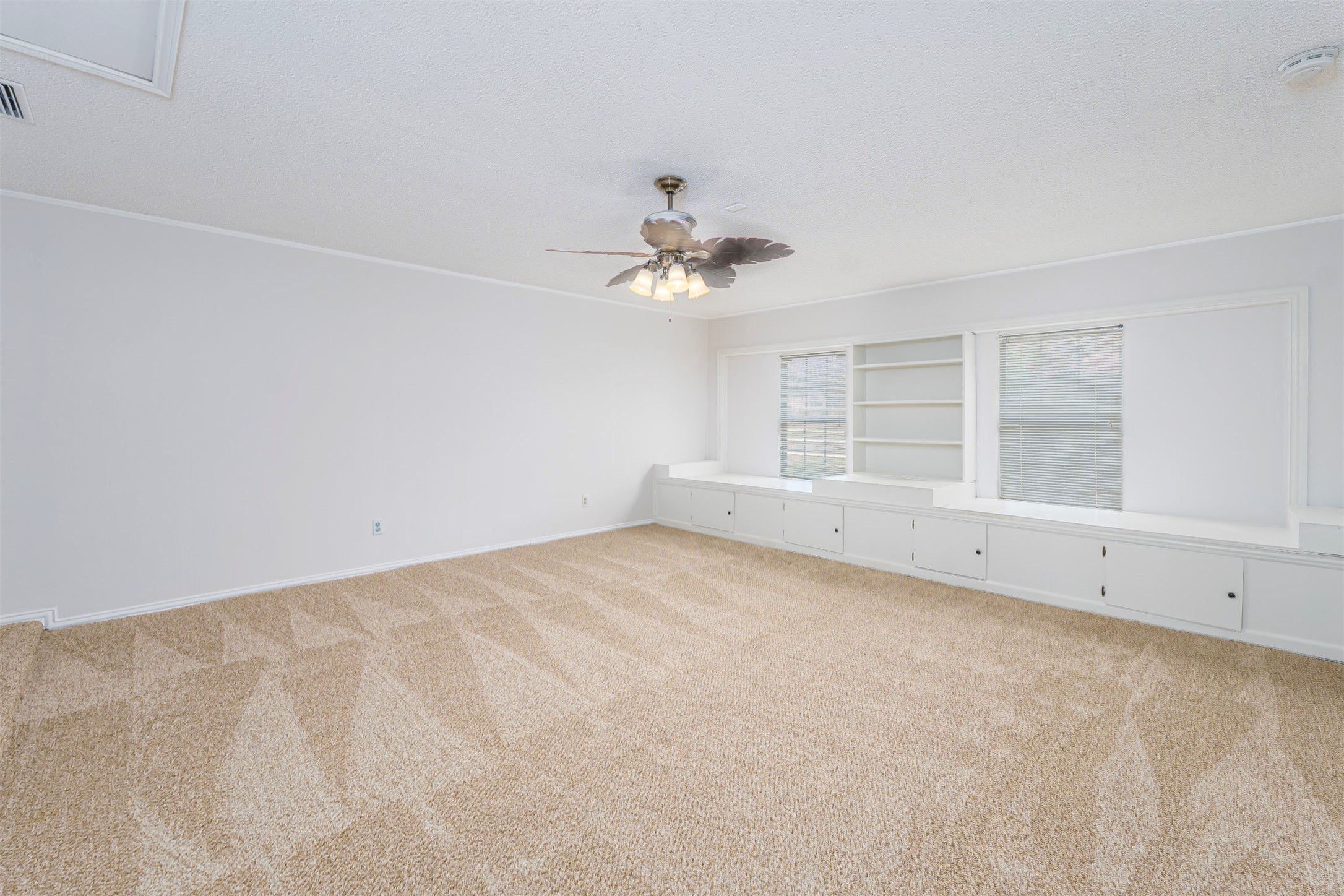 709 Raywood Drive Grand Prairie TX 75052