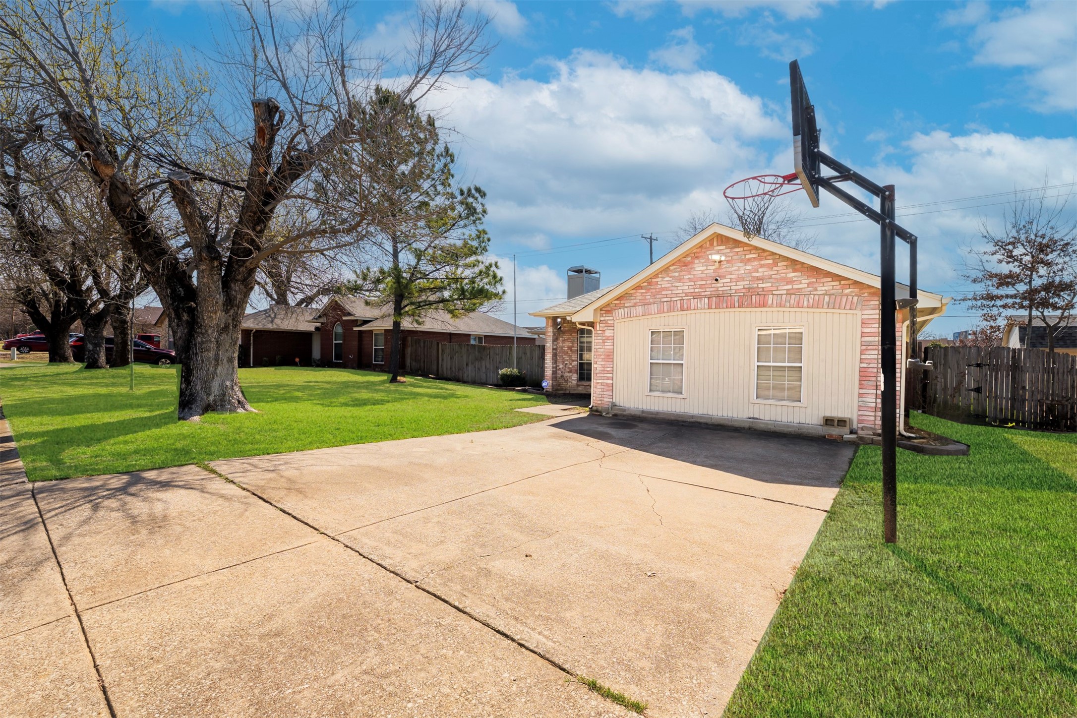 709 Raywood Drive Grand Prairie TX 75052